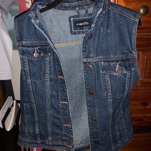 Jean Vest